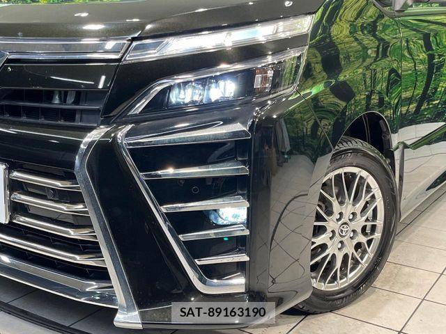 Toyota VOXY HYBRID 2021-02 8132960-12