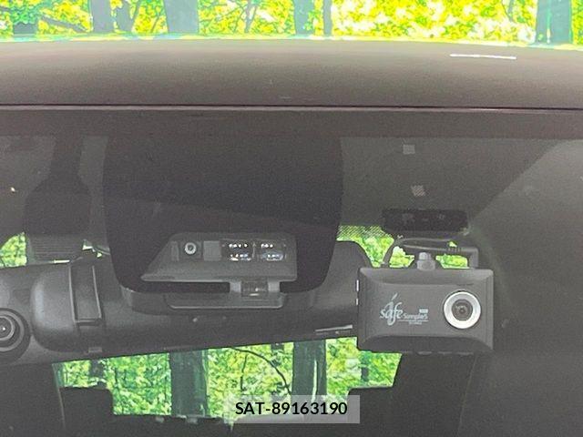 Toyota VOXY HYBRID 2021-02 8132960-5