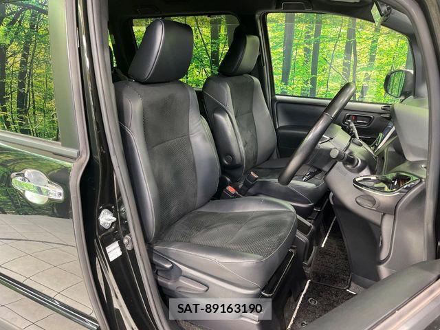 Toyota VOXY HYBRID 2021-02 8132960-7