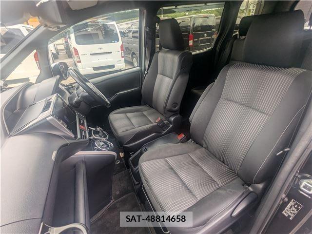 Toyota VOXY HYBRID 2019-06 8132973-10