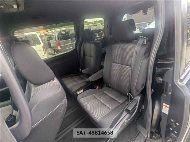 Toyota VOXY HYBRID 2019-06 8132973-11