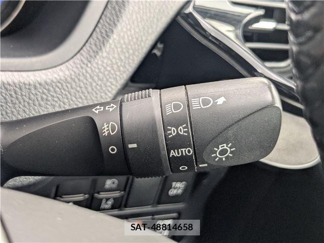 Toyota VOXY HYBRID 2019-06 8132973-14