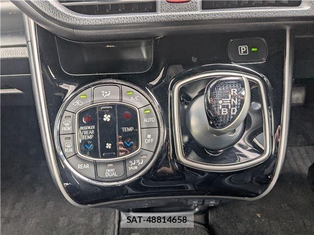 Toyota VOXY HYBRID 2019-06 8132973-16