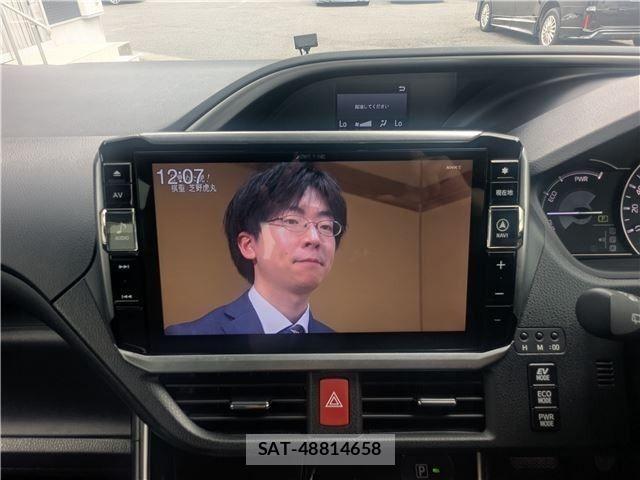 Toyota VOXY HYBRID 2019-06 8132973-18