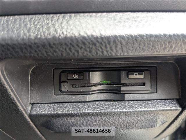 Toyota VOXY HYBRID 2019-06 8132973-24