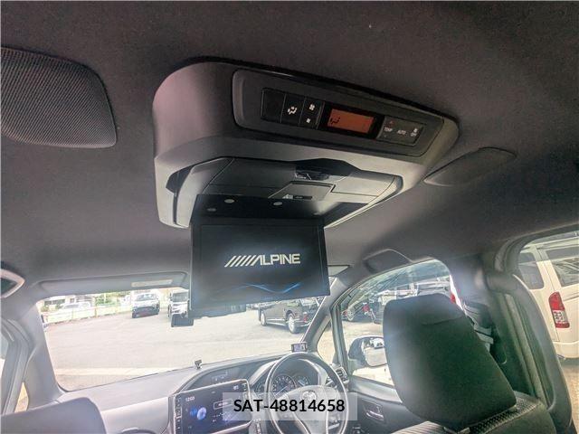 Toyota VOXY HYBRID 2019-06 8132973-28