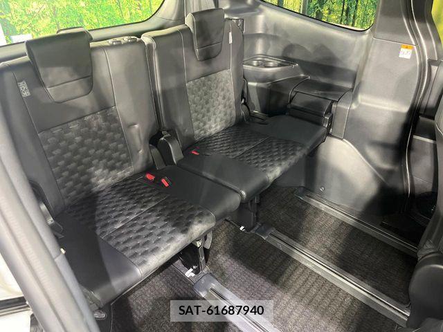 Toyota VOXY HYBRID 2022-09 8132957-9