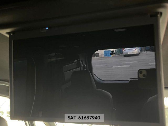 Toyota VOXY HYBRID 2022-09 8132957-3