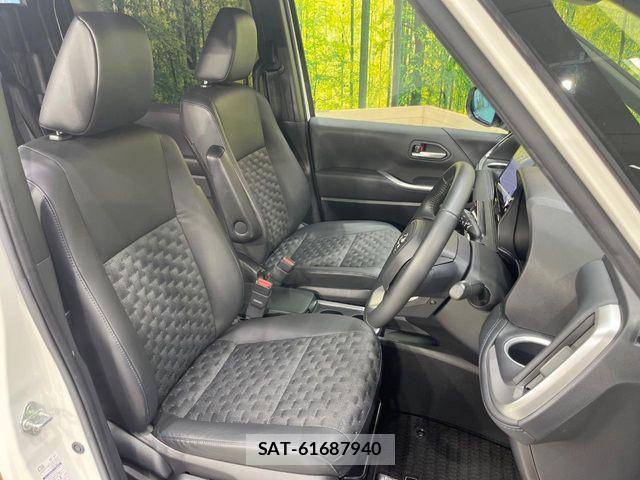 Toyota VOXY HYBRID 2022-09 8132957-7