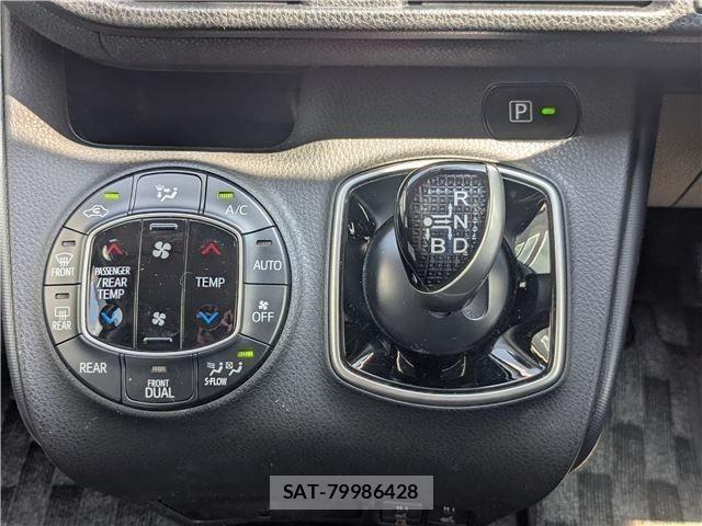 Toyota VOXY HYBRID 2015-12 8132974-21