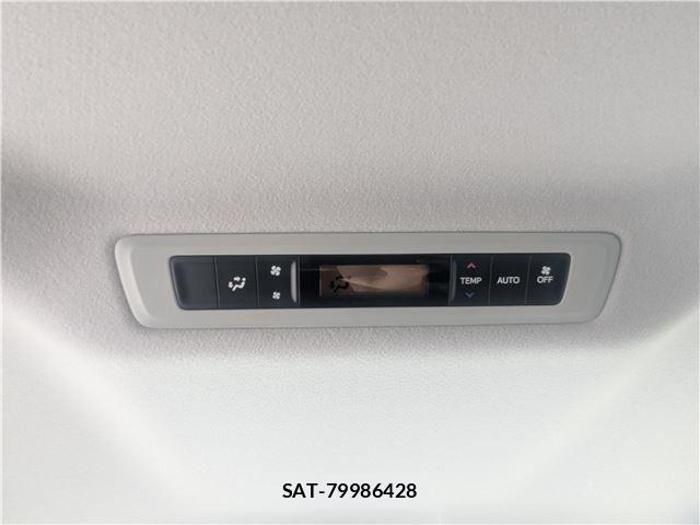 Toyota VOXY HYBRID 2015-12 8132974-24