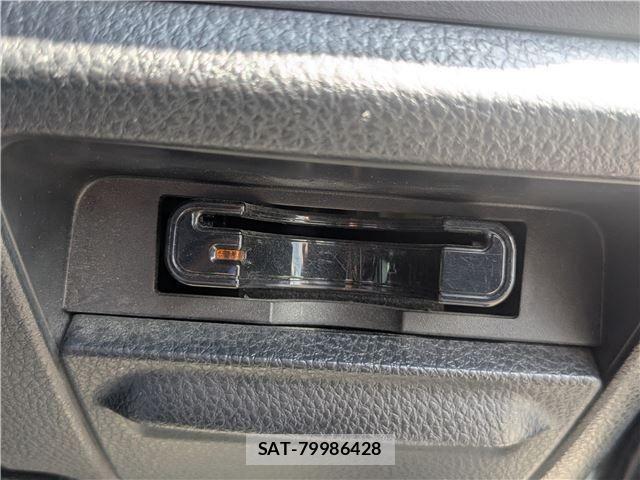 Toyota VOXY HYBRID 2015-12 8132974-26