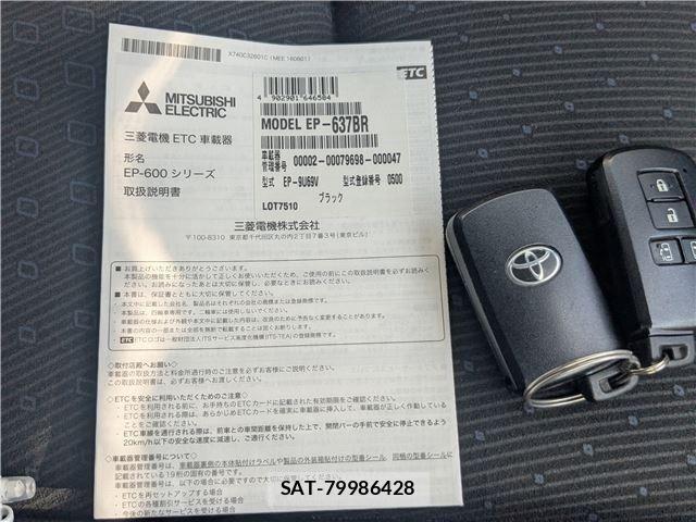 Toyota VOXY HYBRID 2015-12 8132974-27
