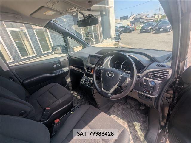 Toyota VOXY HYBRID 2015-12 8132974-8