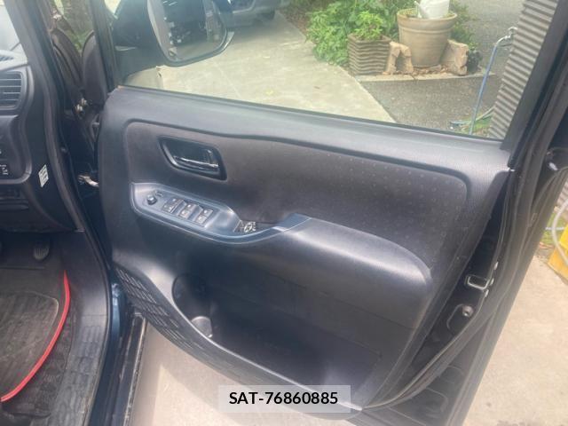 Toyota VOXY HYBRID 2015-06 8132975-14