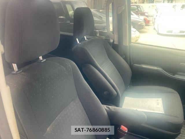 Toyota VOXY HYBRID 2015-06 8132975-15