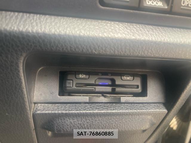Toyota VOXY HYBRID 2015-06 8132975-23