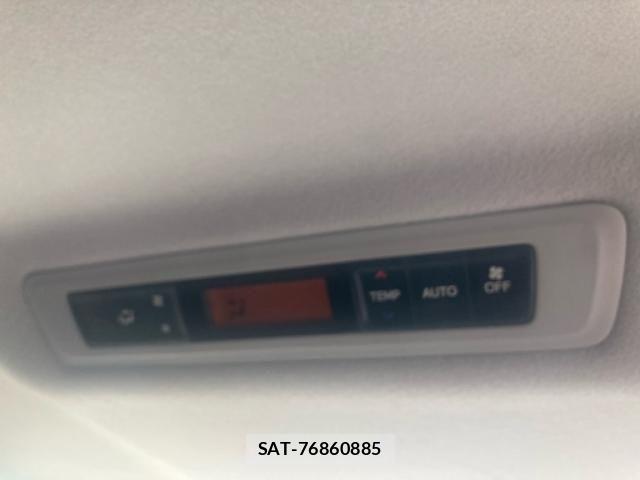 Toyota VOXY HYBRID 2015-06 8132975-25