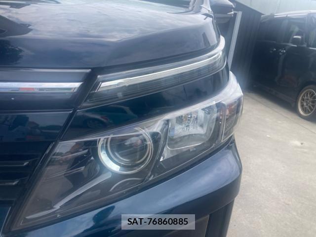 Toyota VOXY HYBRID 2015-06 8132975-5