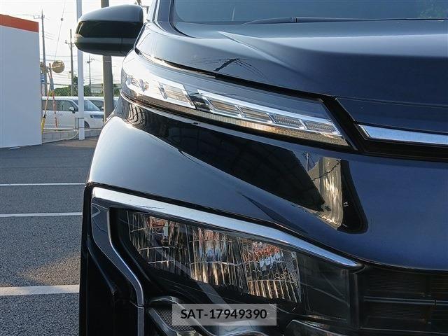Toyota VOXY HYBRID 2022-04 8132958-10
