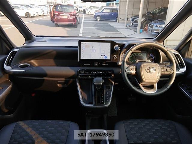 Toyota VOXY HYBRID 2022-04 8132958-16
