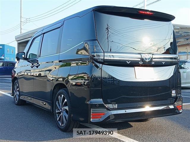 Toyota VOXY HYBRID 2022-04 8132958-21