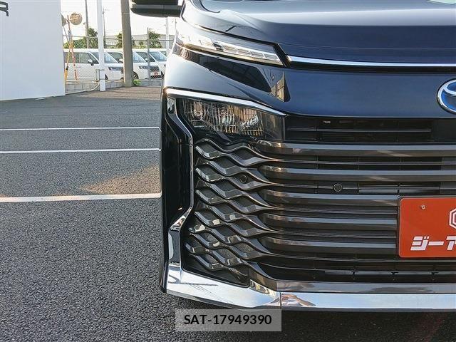 Toyota VOXY HYBRID 2022-04 8132958-23