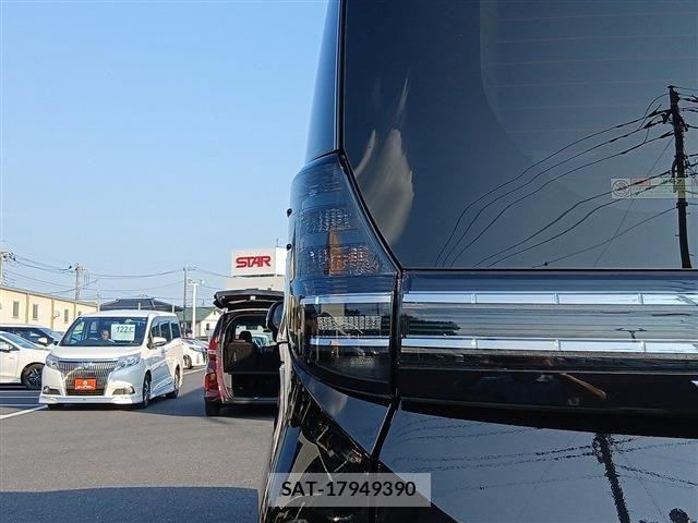 Toyota VOXY HYBRID 2022-04 8132958-26