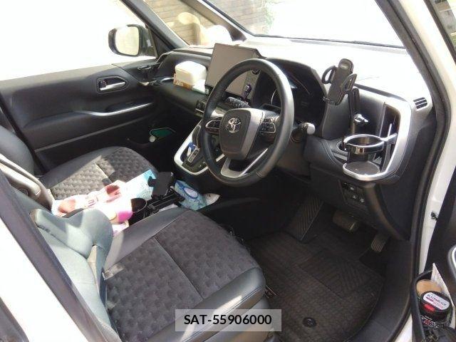 Toyota VOXY HYBRID 2023-10 8132956-1