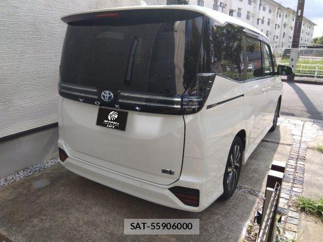 Toyota VOXY HYBRID 2023-10 8132956-2