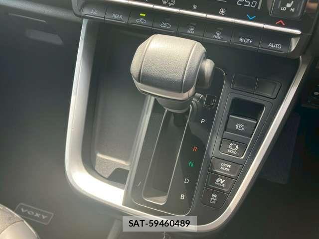 Toyota VOXY HYBRID 2022-10 8132959-10