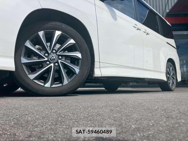 Toyota VOXY HYBRID 2022-10 8132959-16