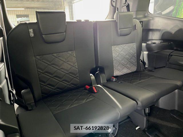 Toyota VOXY HYBRID 2026-06 8132955-8