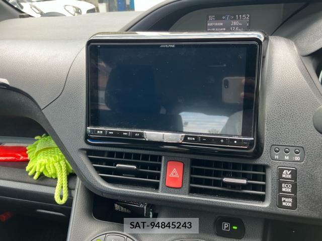 Toyota VOXY HYBRID 2015-08 8146998-9