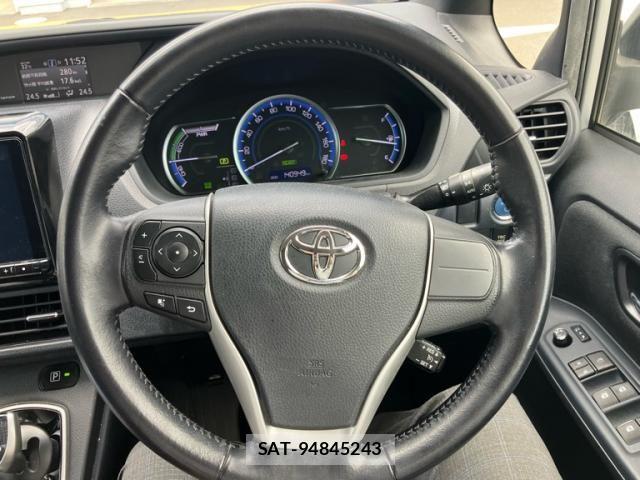 Toyota VOXY HYBRID 2015-08 8146998-11