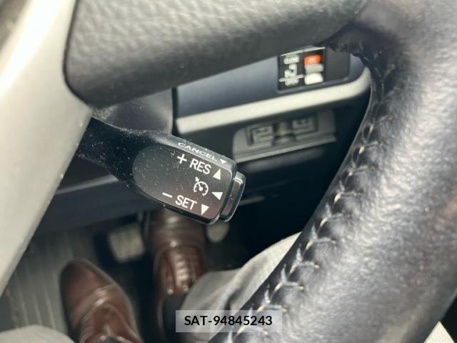 Toyota VOXY HYBRID 2015-08 8146998-12