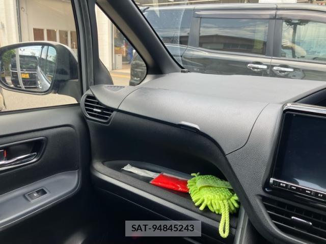 Toyota VOXY HYBRID 2015-08 8146998-15