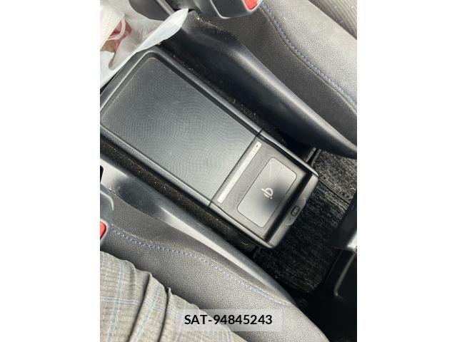 Toyota VOXY HYBRID 2015-08 8146998-16