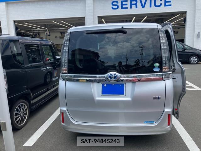Toyota VOXY HYBRID 2015-08 8146998-1