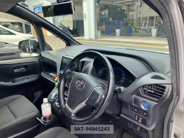 Toyota VOXY HYBRID 2015-08 8146998-6