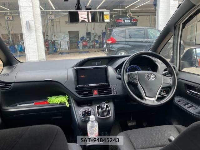 Toyota VOXY HYBRID 2015-08 8146998-8