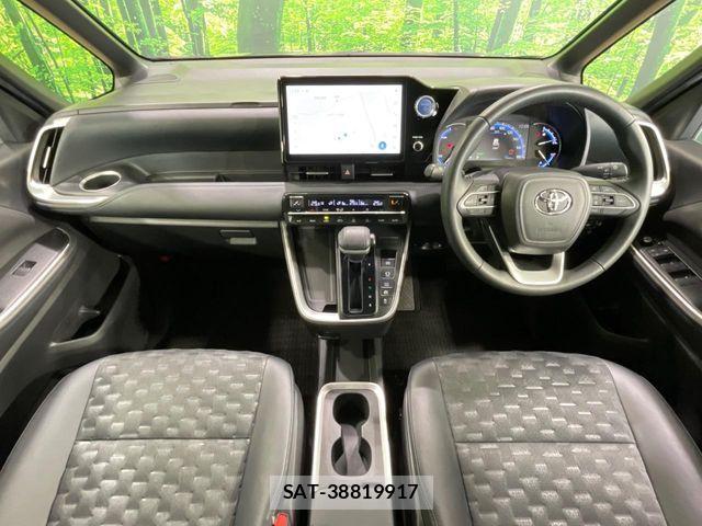 Toyota VOXY HYBRID 2023-07 8146992-1