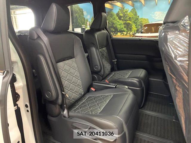 Toyota VOXY HYBRID 2026-05 8146987-8