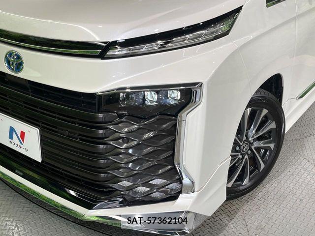 Toyota VOXY HYBRID 2023-12 8146989-12