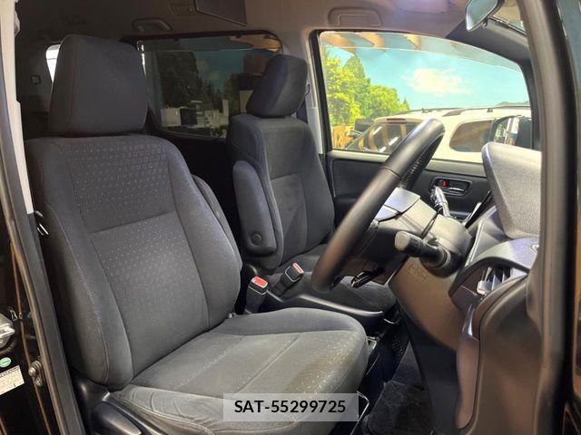 Toyota VOXY HYBRID 2014-06 8146997-9