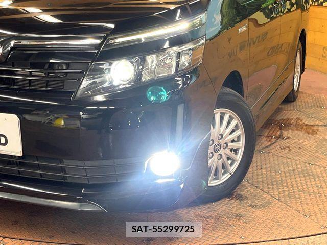 Toyota VOXY HYBRID 2014-06 8146997-12