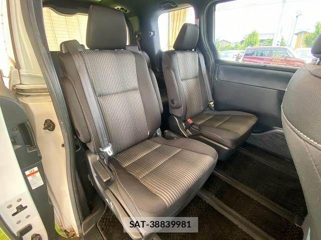 Toyota VOXY HYBRID 2017-10 8146996-10