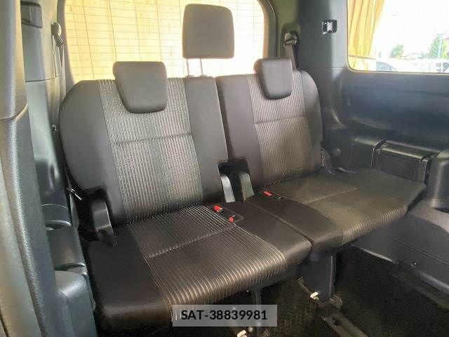 Toyota VOXY HYBRID 2017-10 8146996-11