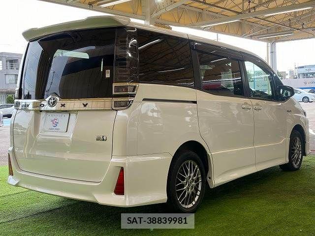 Toyota VOXY HYBRID 2017-10 8146996-16