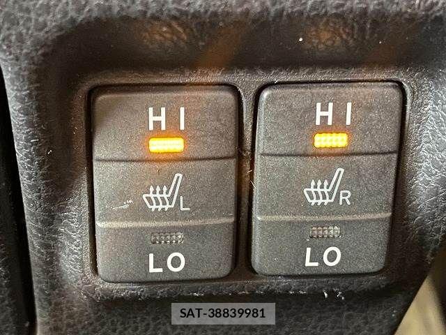 Toyota VOXY HYBRID 2017-10 8146996-6